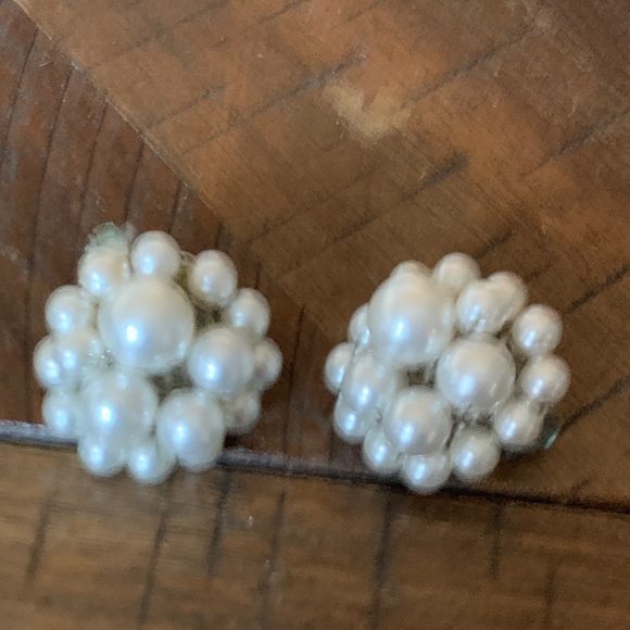 Elegant Pearl Cluster Earrings - Picture 3 of 4